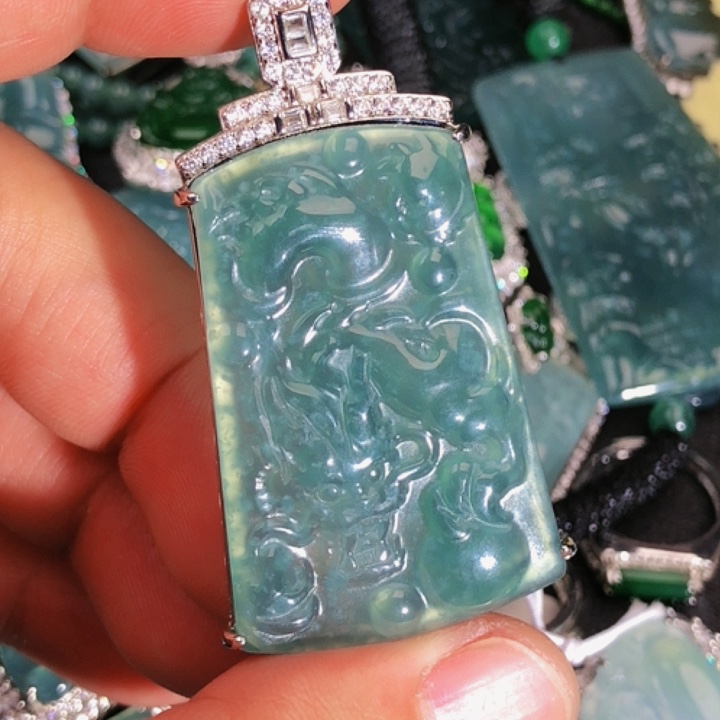 翡翠颈饰未镶嵌4，