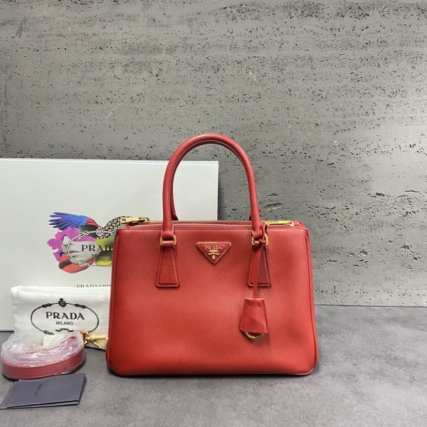 妃鱼/普拉达/95新/包包/市场价31000/250117RN0019