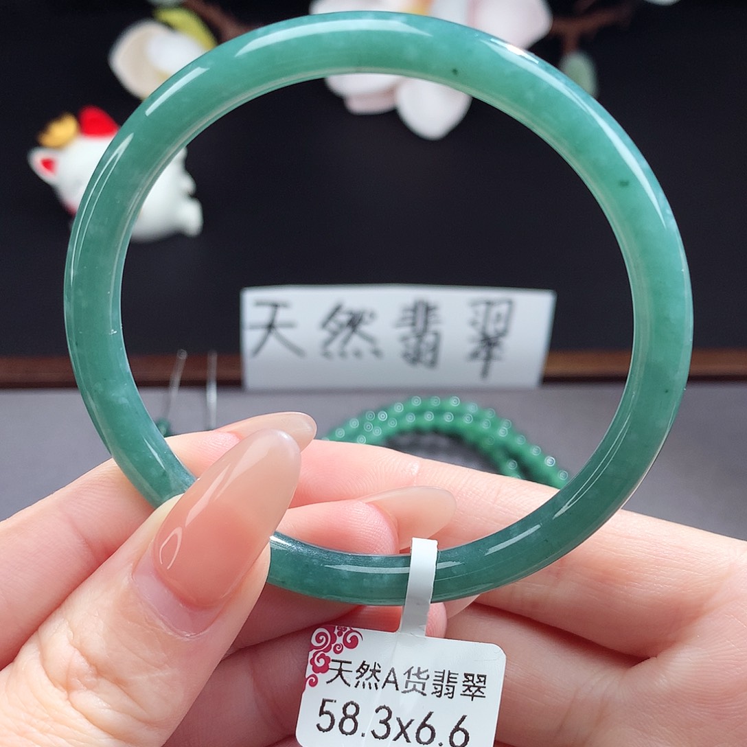 翡翠手镯（圆镯）未镶嵌