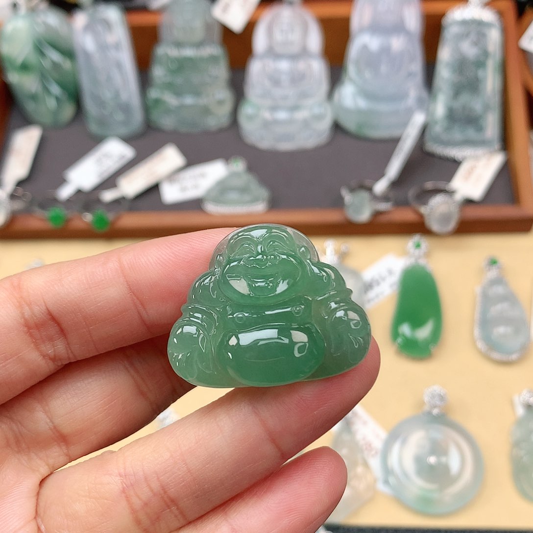 翡翠颈饰未镶嵌佛公