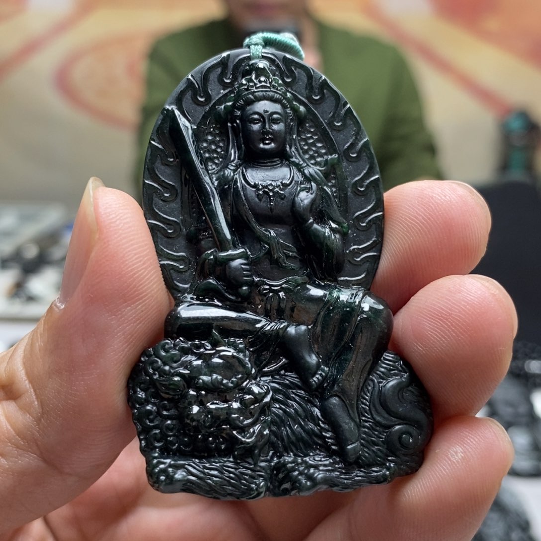 翡翠未镶嵌颈饰文殊