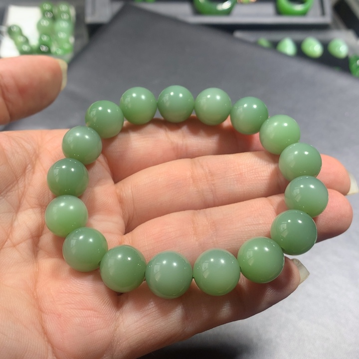 手链未镶嵌和田玉（碧玉）粉绿12*17