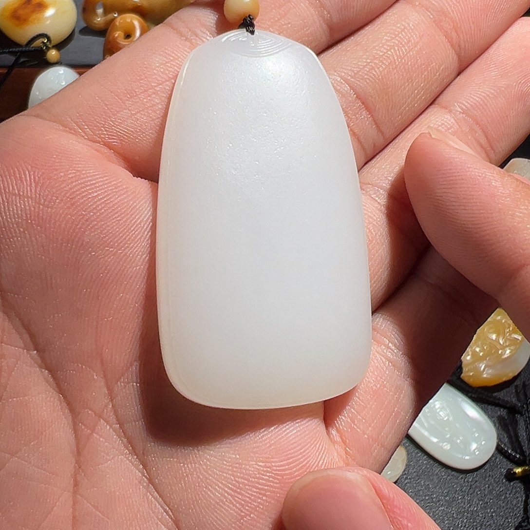 和田玉未镶嵌颈饰一**知