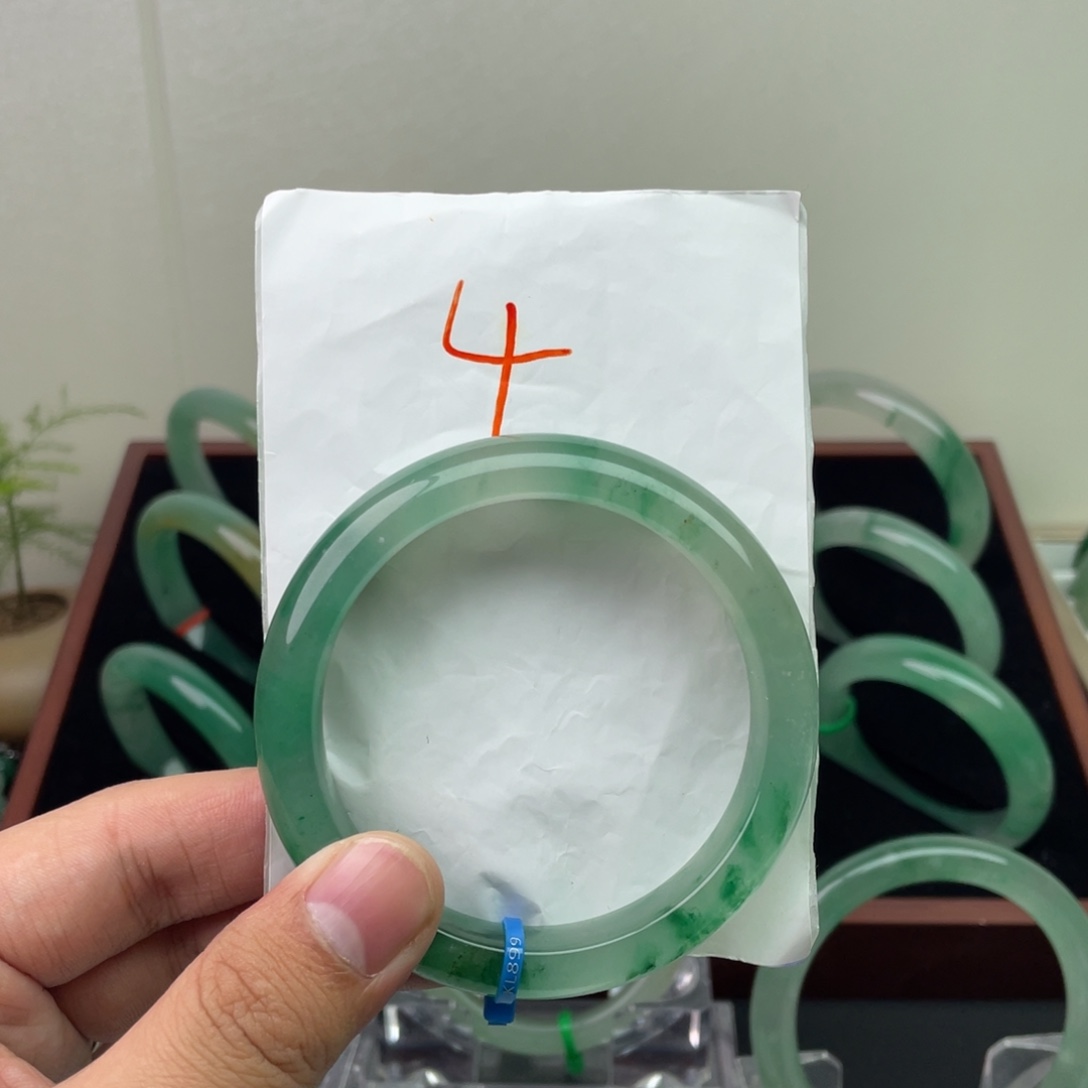 石英质玉（非洲翠）未镶嵌手镯4-58 j