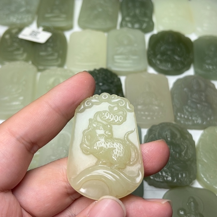 和田玉颈饰未镶嵌丽