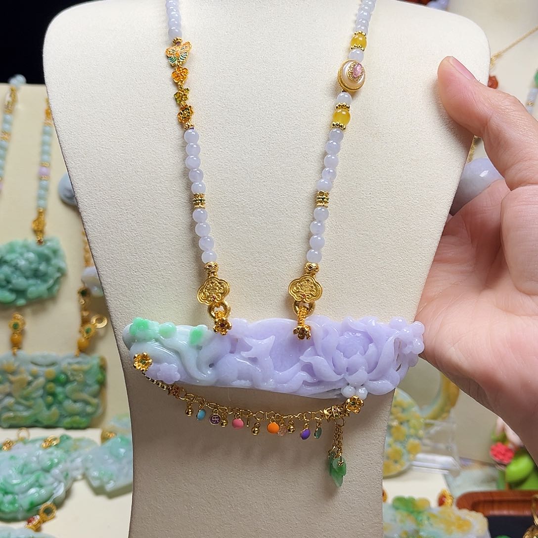 翡翠颈饰未镶嵌紫九尾