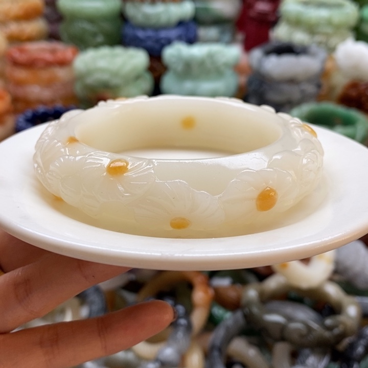 匿***信石英岩玉未镶嵌手镯圈口61