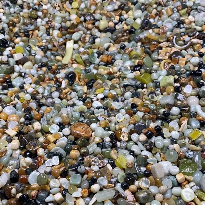 蛇纹石玉鱼缸石未镶嵌