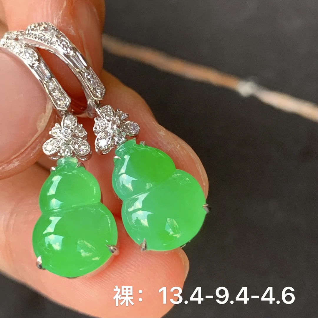 高冰阳绿葫芦天然翡翠耳饰 镶嵌精致