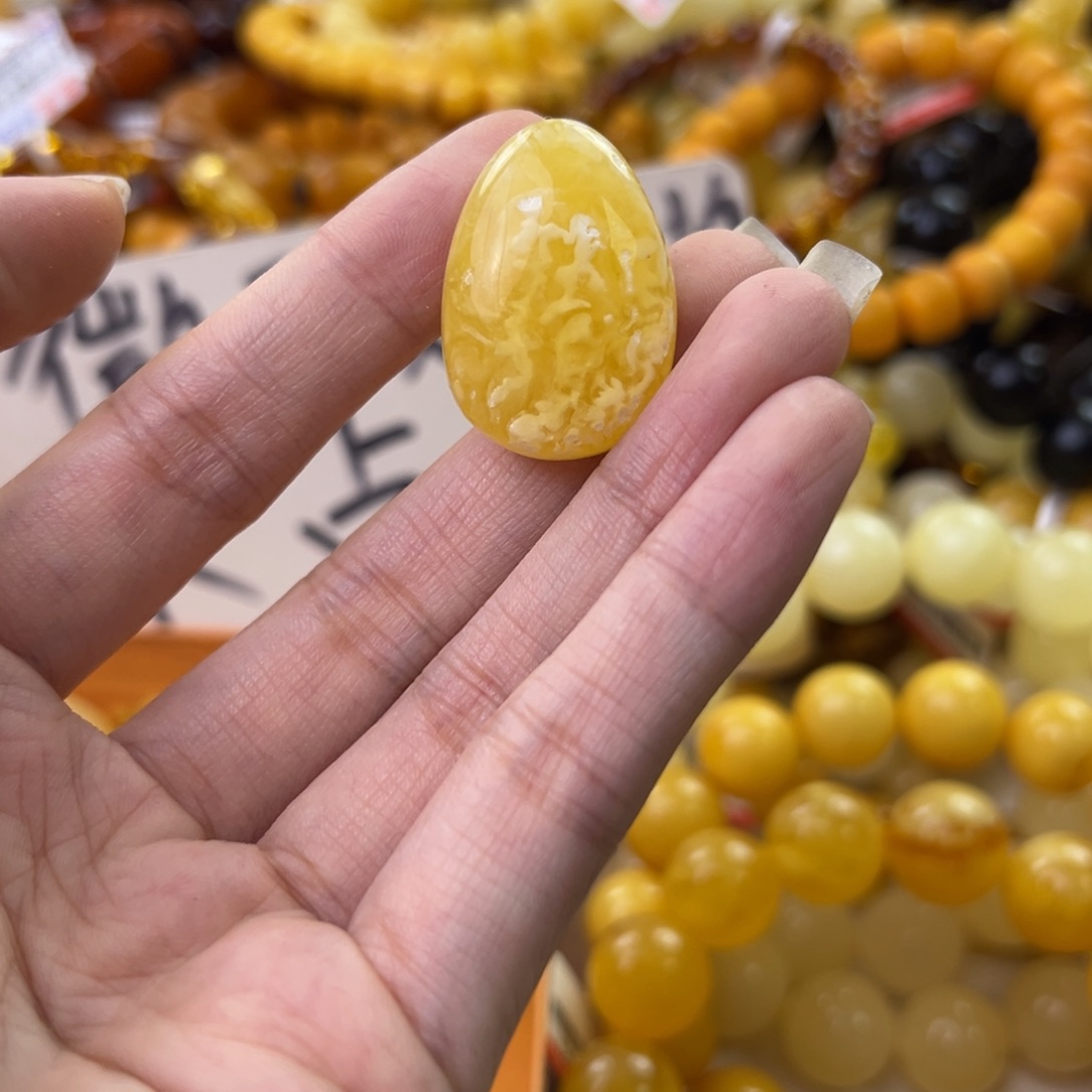 琥珀珠宝奇石未镶嵌