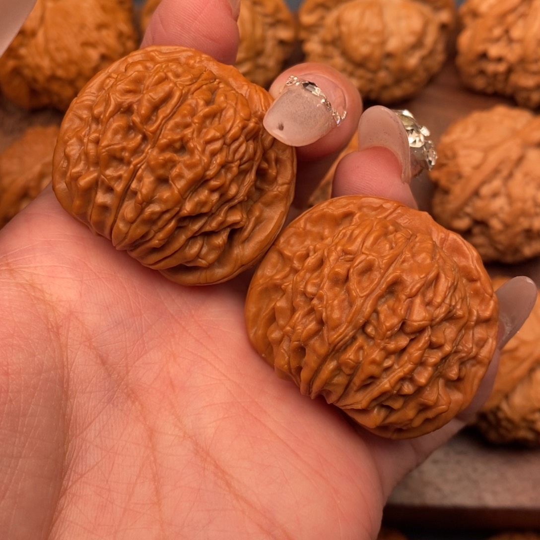 文玩核桃吊坠红皮平谷楼38