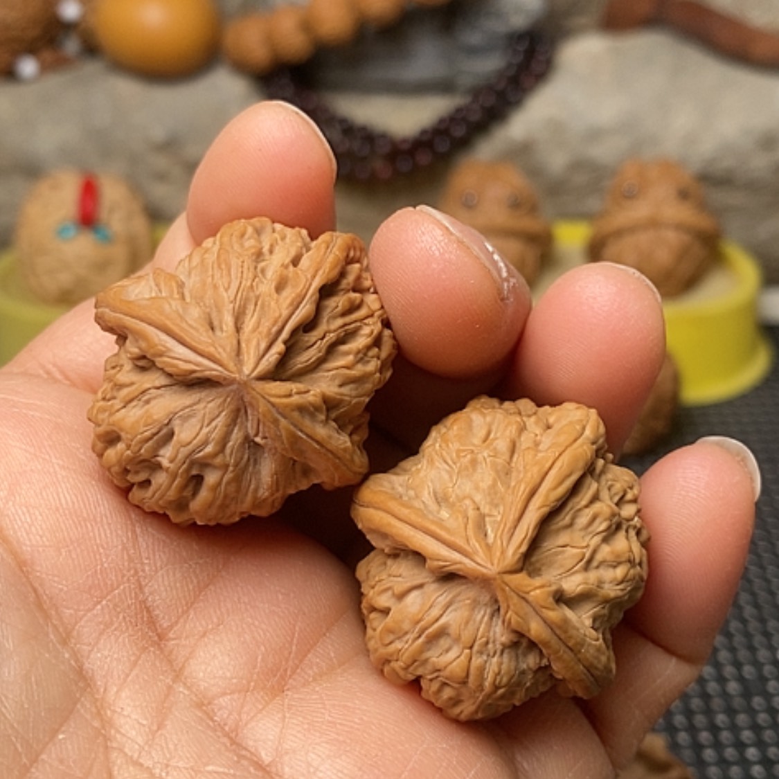 【闪购商品】把件文玩核桃白狮子三棱正丁