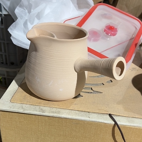 微瑕，明火，口径8高9有裂粗陶