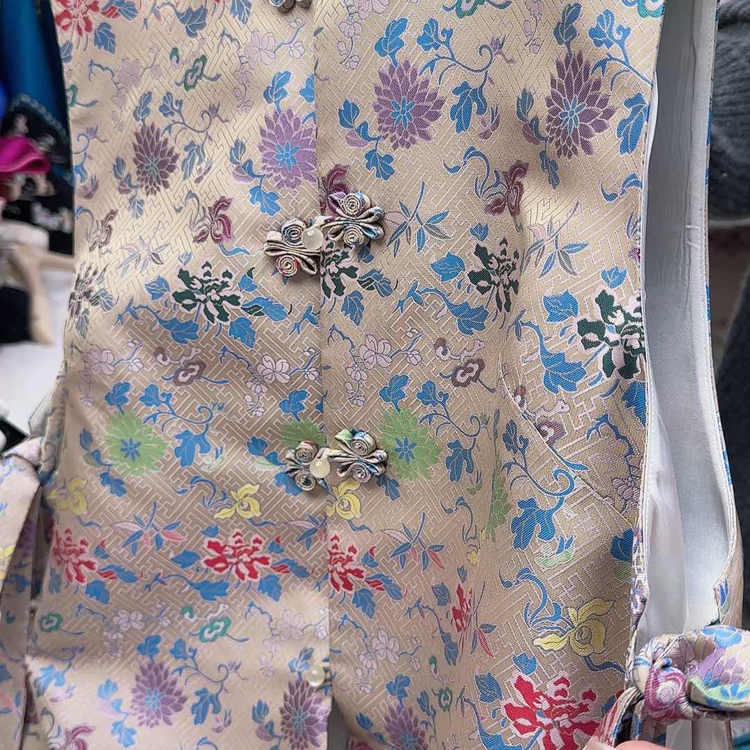 刺绣医****爱苏州真丝马甲