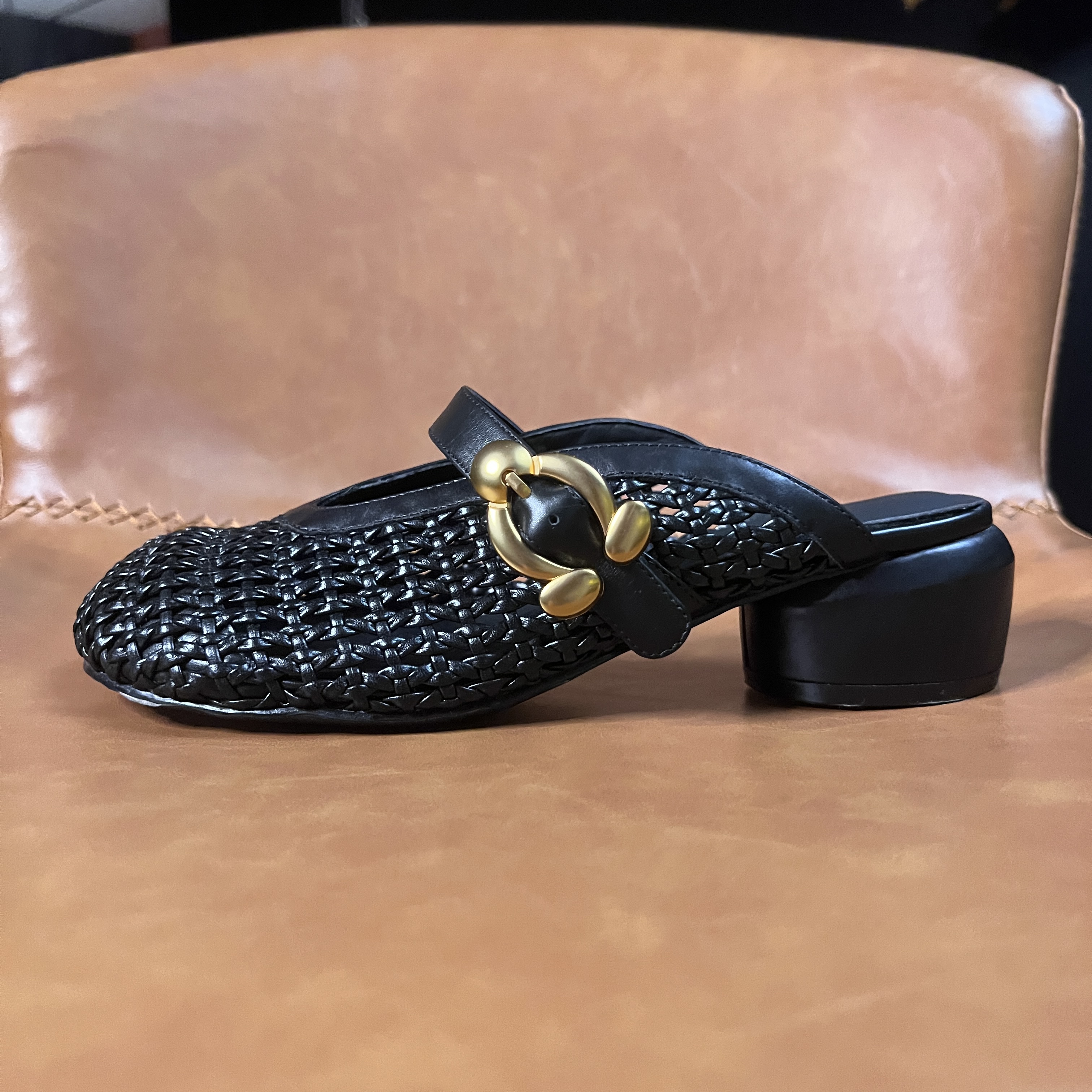 时尚休闲百搭女士夏季黑色编织低跟单鞋