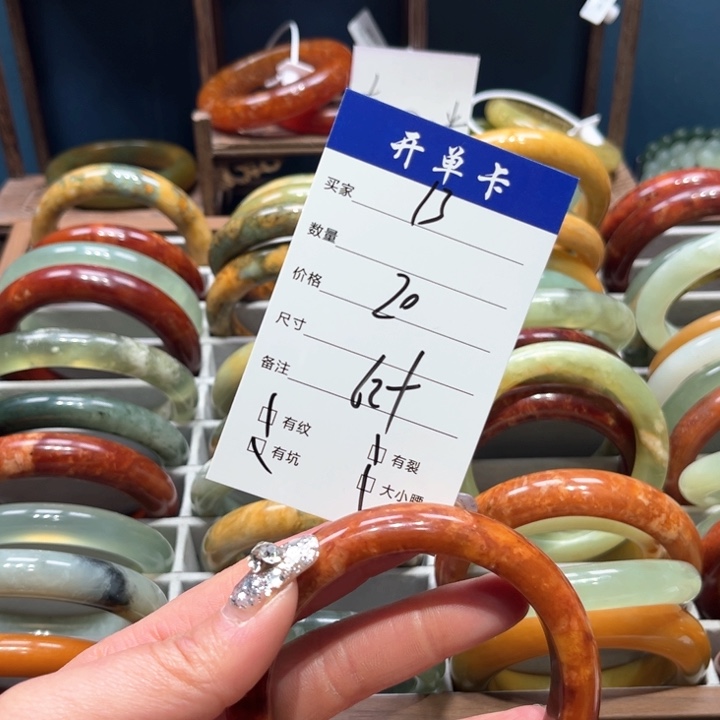 蛇纹石玉手镯未镶嵌何****】