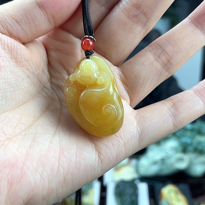 蛇纹石玉颈饰未镶嵌