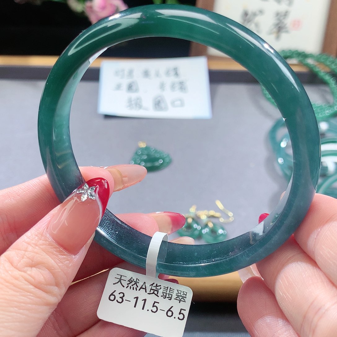翡翠手镯（圆镯）未镶嵌