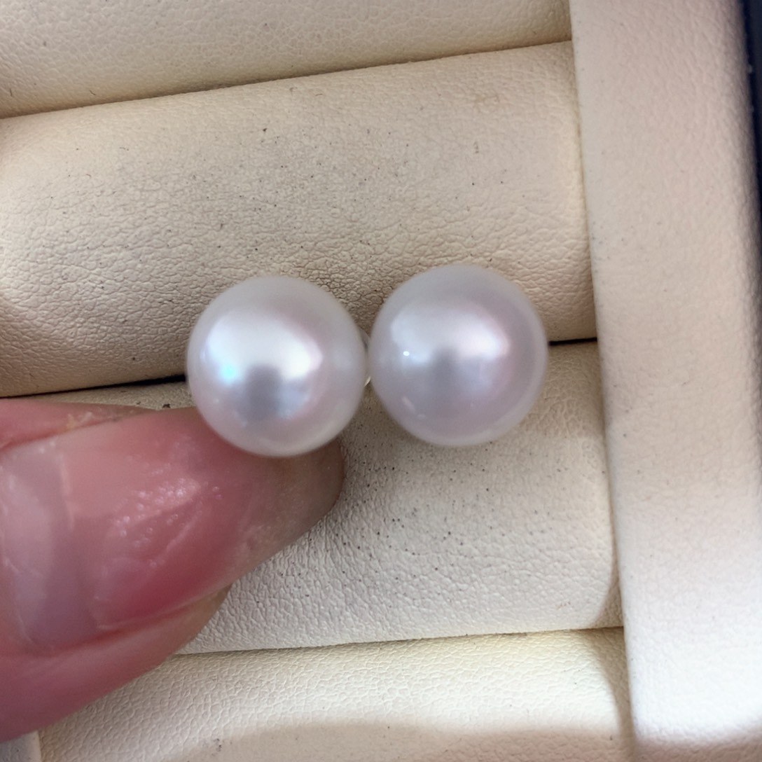 18K金镶嵌海水珍珠耳饰