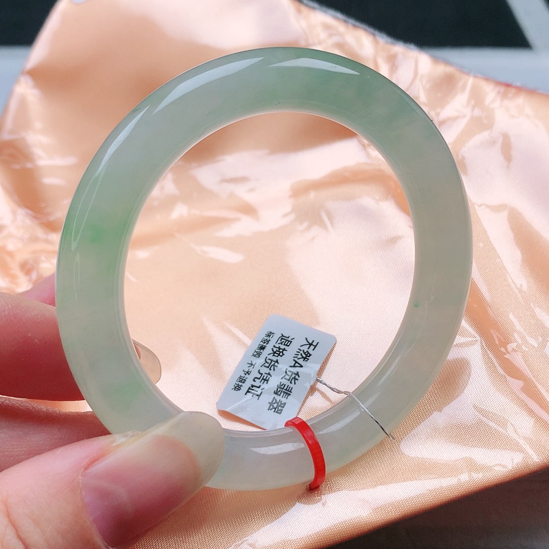 翡翠手镯未镶嵌53圆