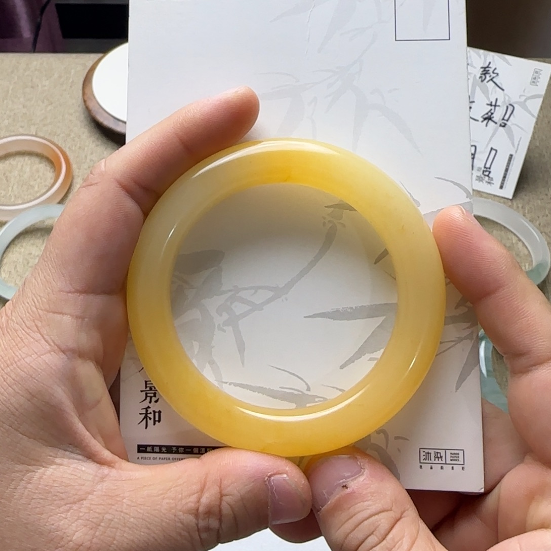 是***哥石英质玉未镶嵌手镯