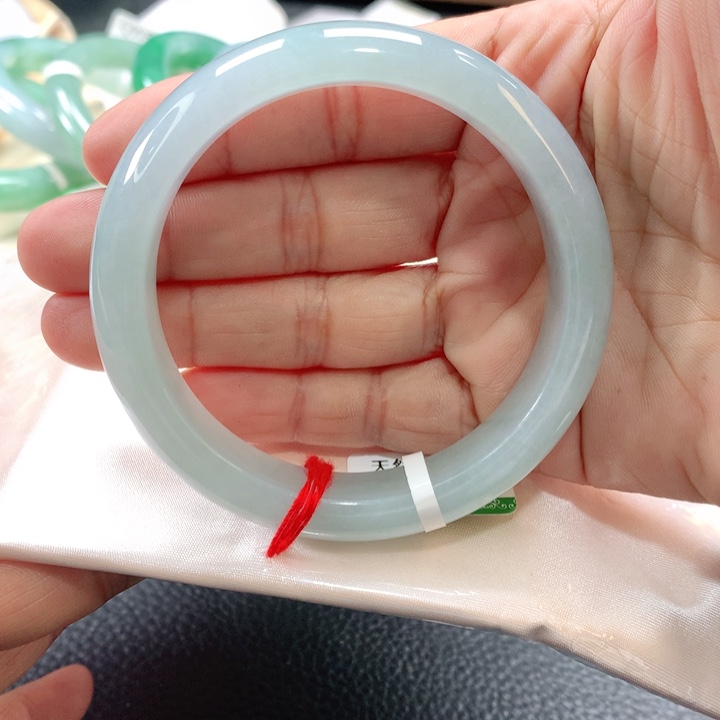 翡翠手镯未镶嵌5656565656