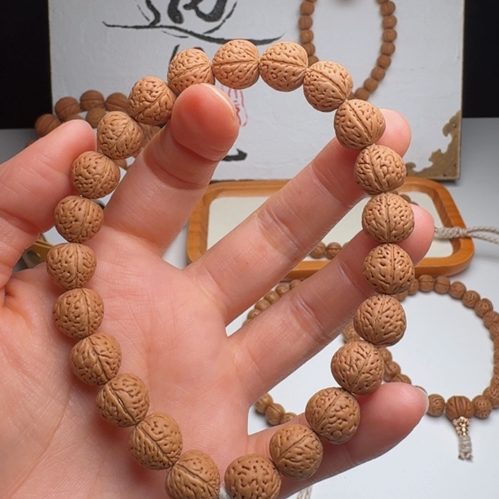 手串桃核11➕野生小草莓手持