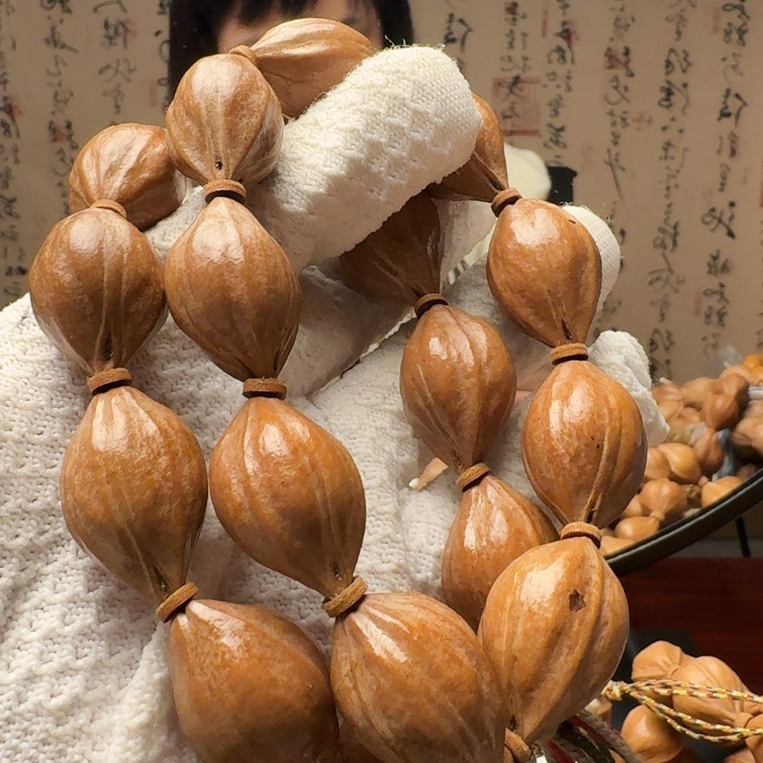 橄榄核把件鲨鱼背