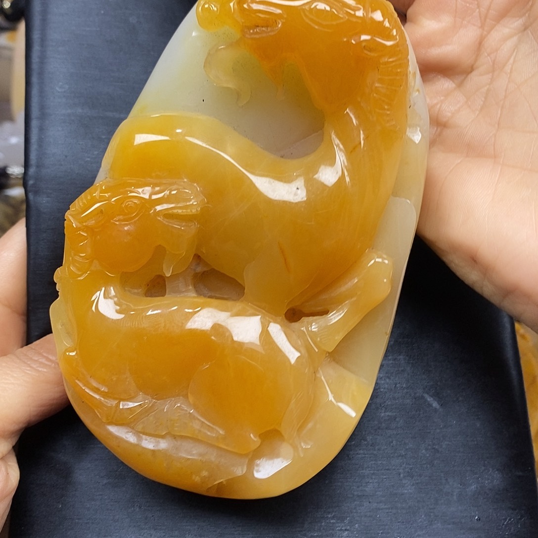 石英质玉（黄龙玉）颈饰未镶嵌