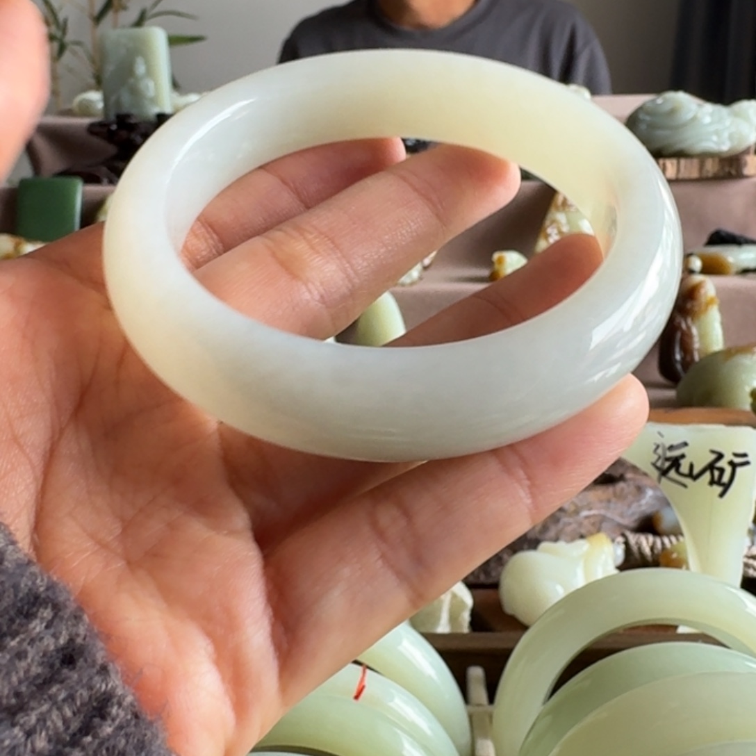 颈饰未镶嵌和田玉（糖玉）