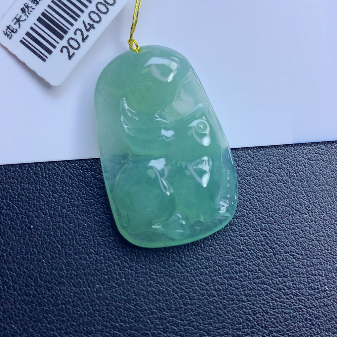 翡翠颈饰未镶嵌兔子