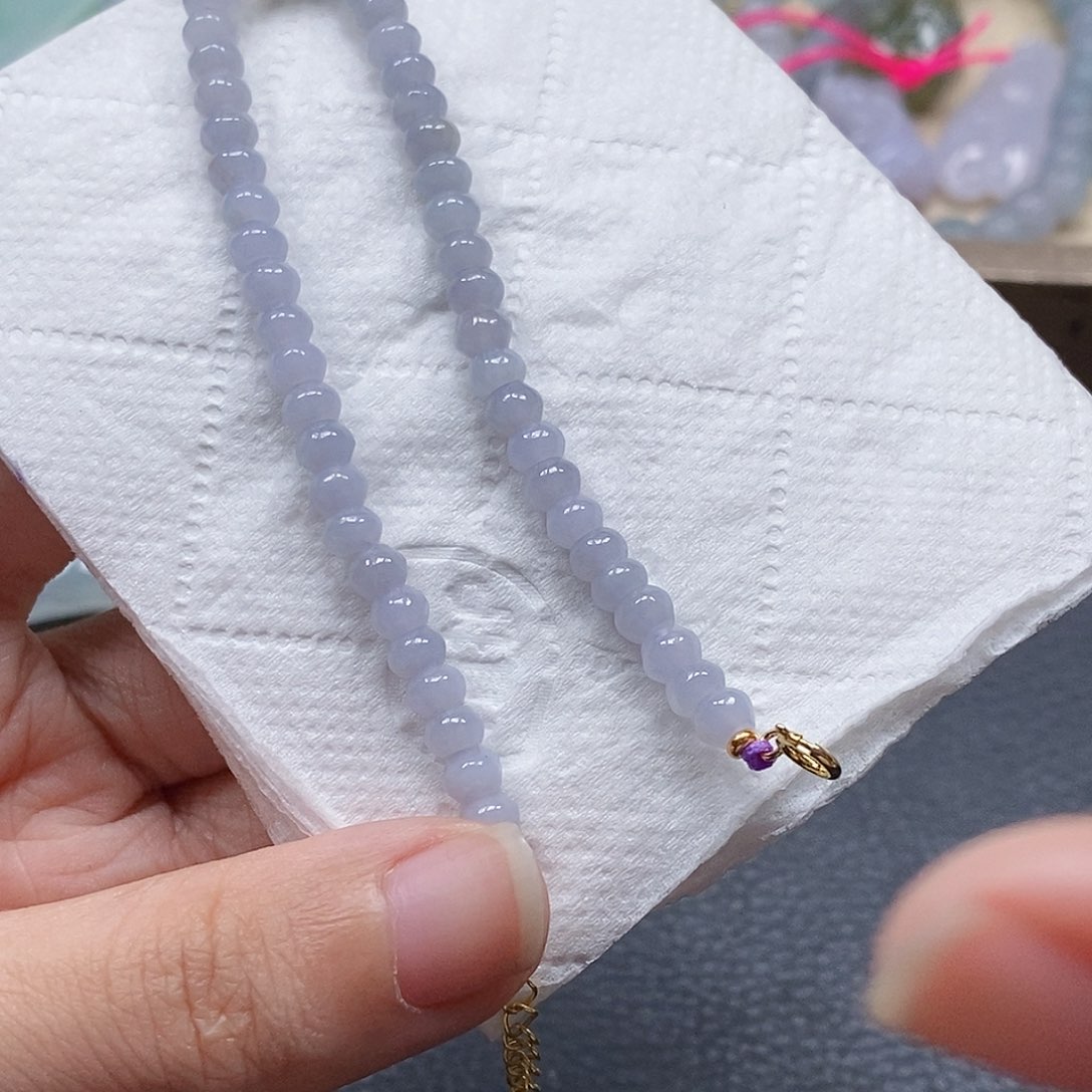 翡翠颈饰未镶嵌闪