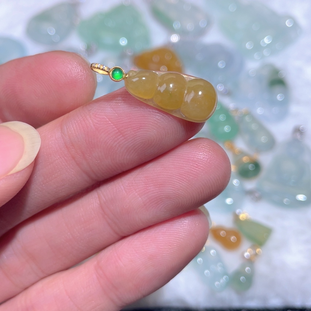 翡翠18K金镶嵌颈饰翡翠