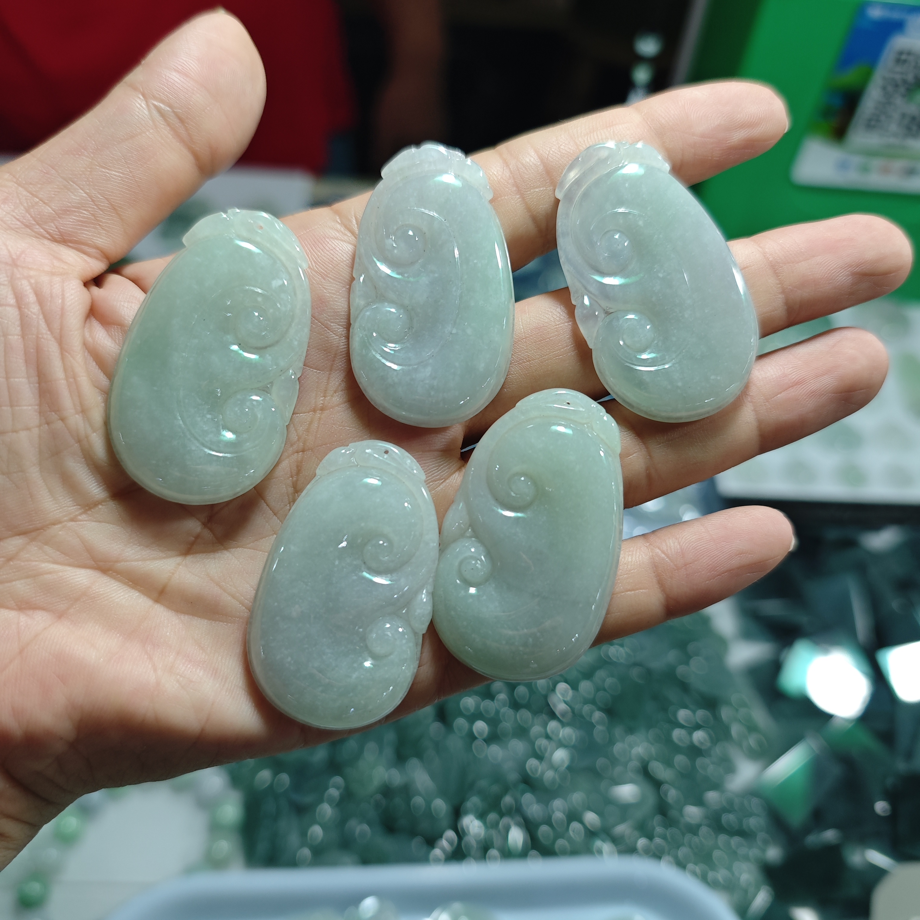 天然A货翡翠如意吊坠--多样性发一