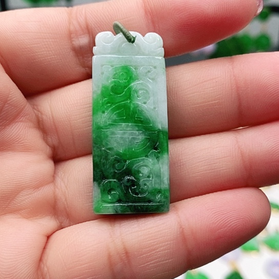 翡翠颈饰未镶嵌童***挂件