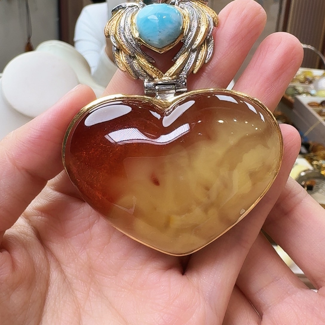 琥珀未镶嵌颈饰吊坠