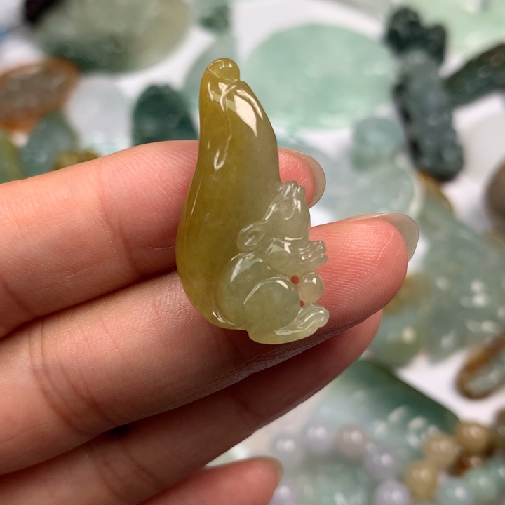 翡翠未镶嵌颈饰翡翠