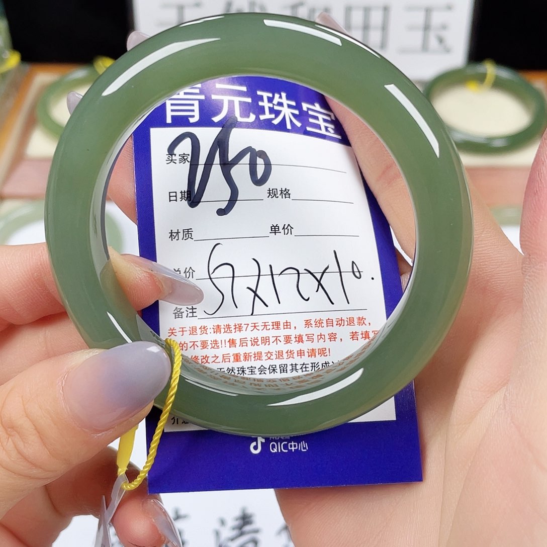 和田玉手镯未镶嵌