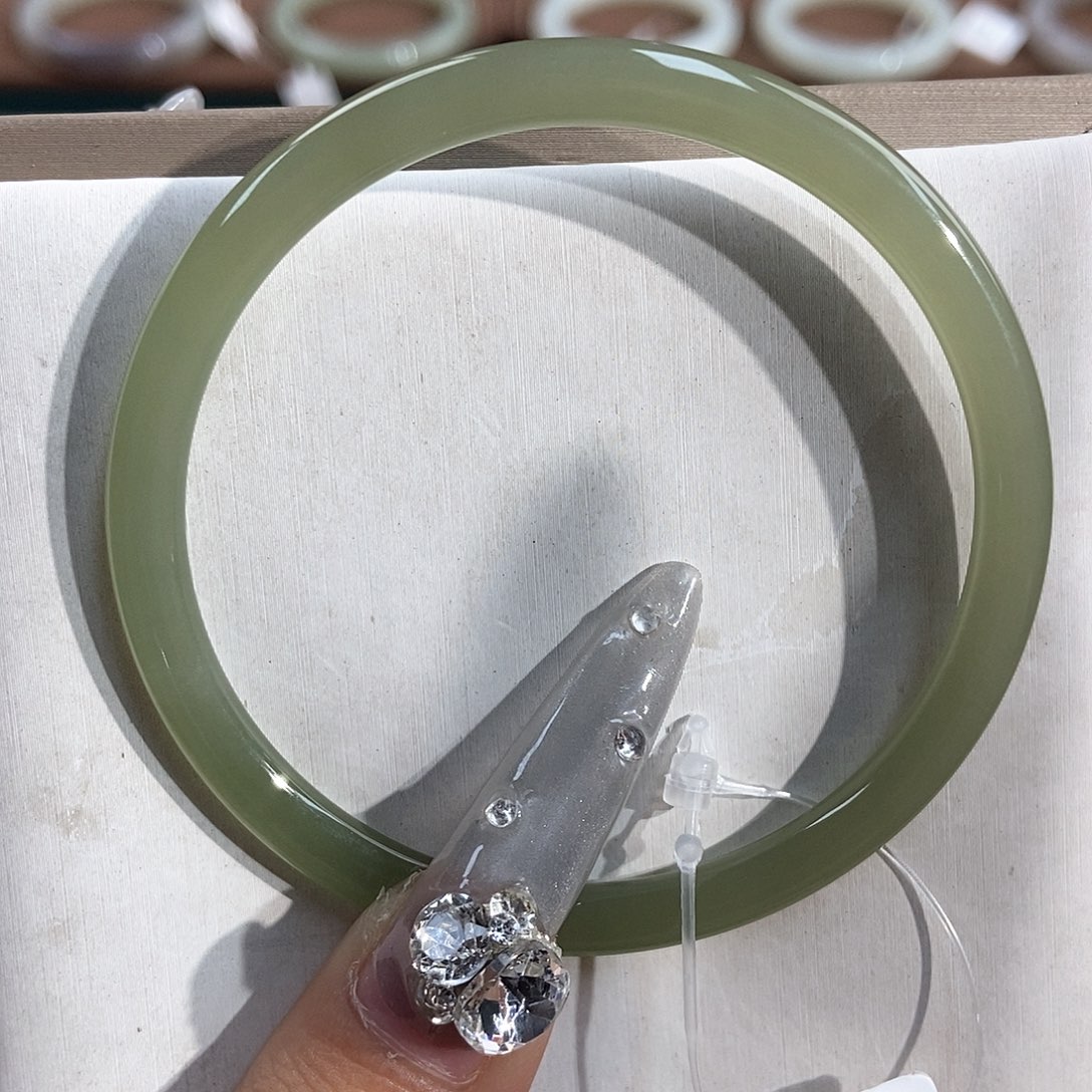 和田玉未镶嵌手镯