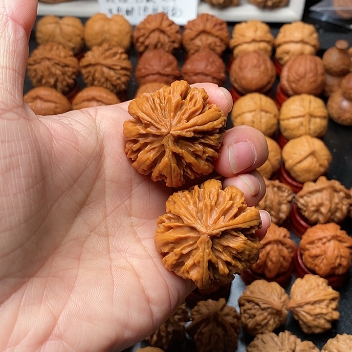 文玩核桃吊坠三棱