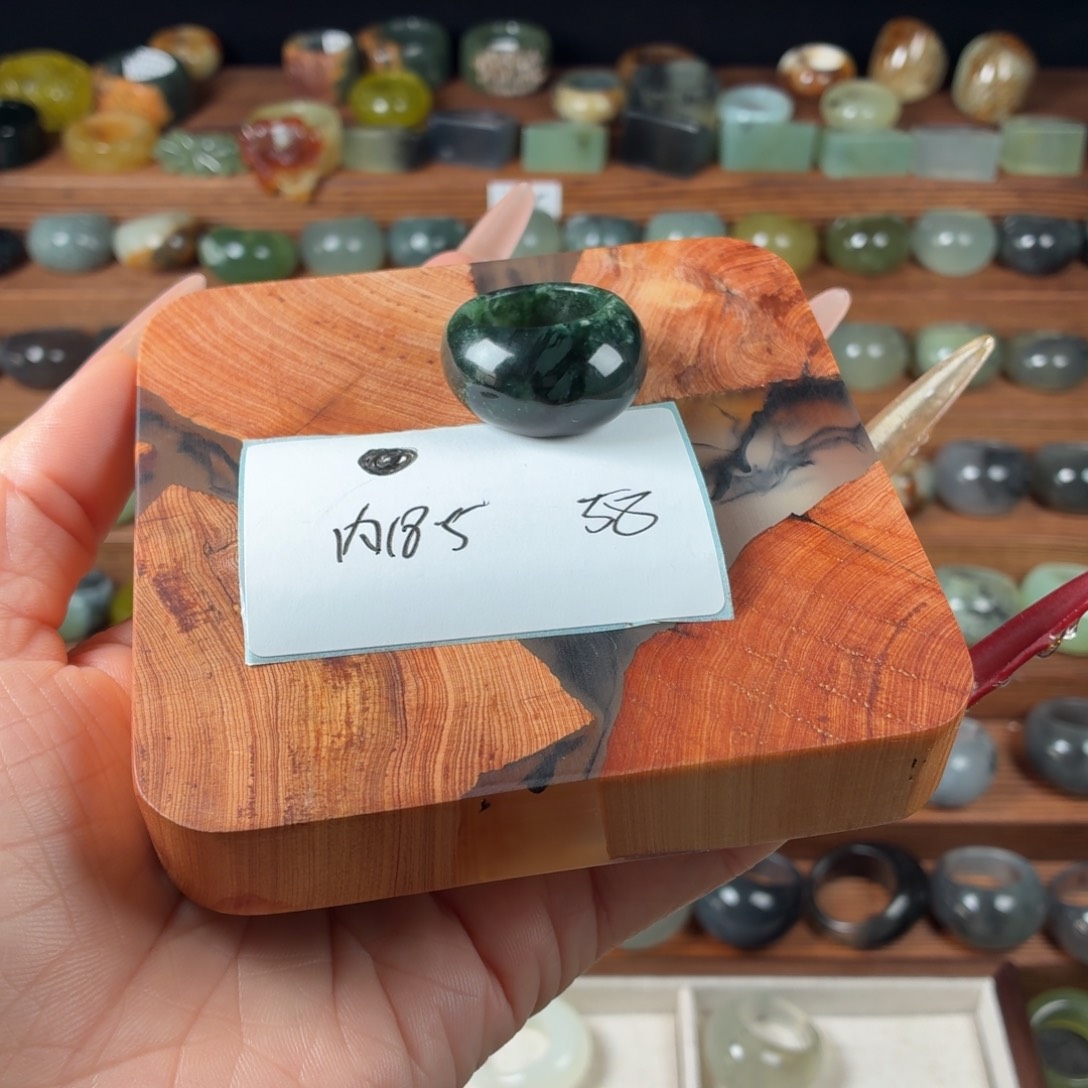 ****蛇纹石玉未镶嵌戒指