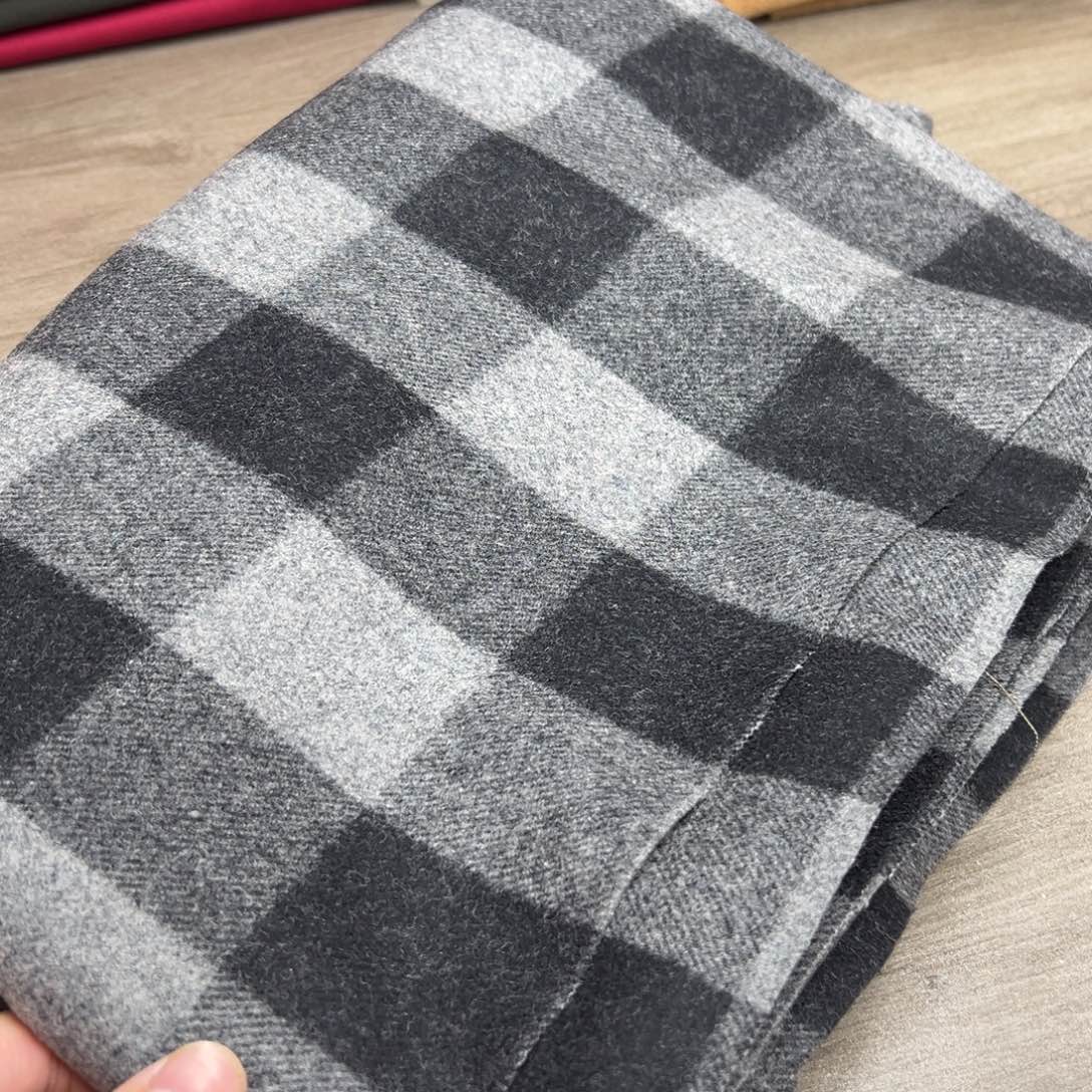 混纺黑灰格毛呢面料2米