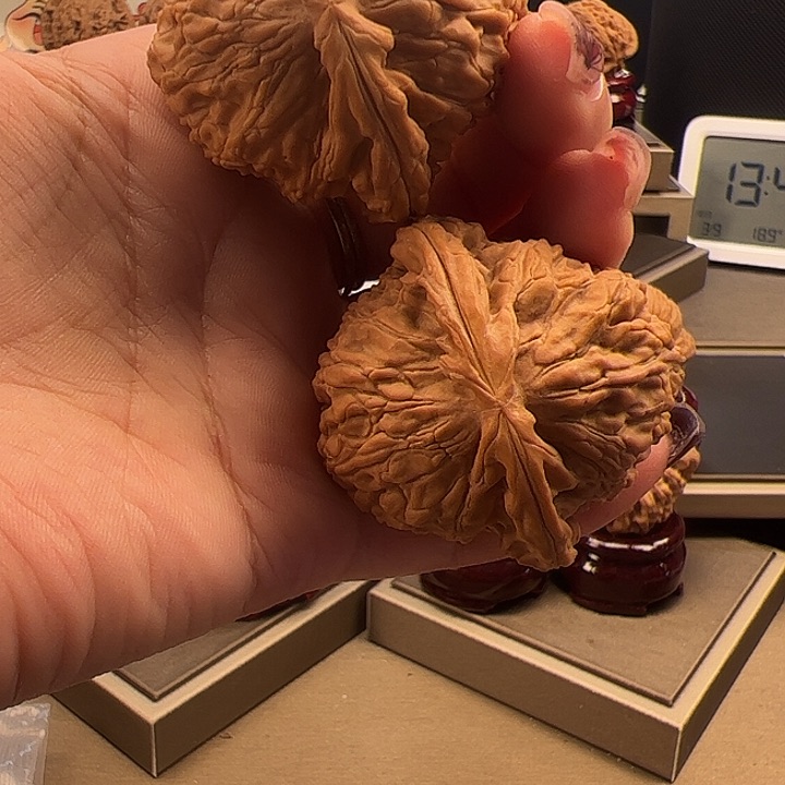 文玩核桃把件卡**拉47 白狮子