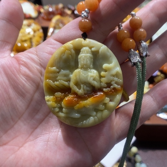 蛇纹石玉未镶嵌颈饰