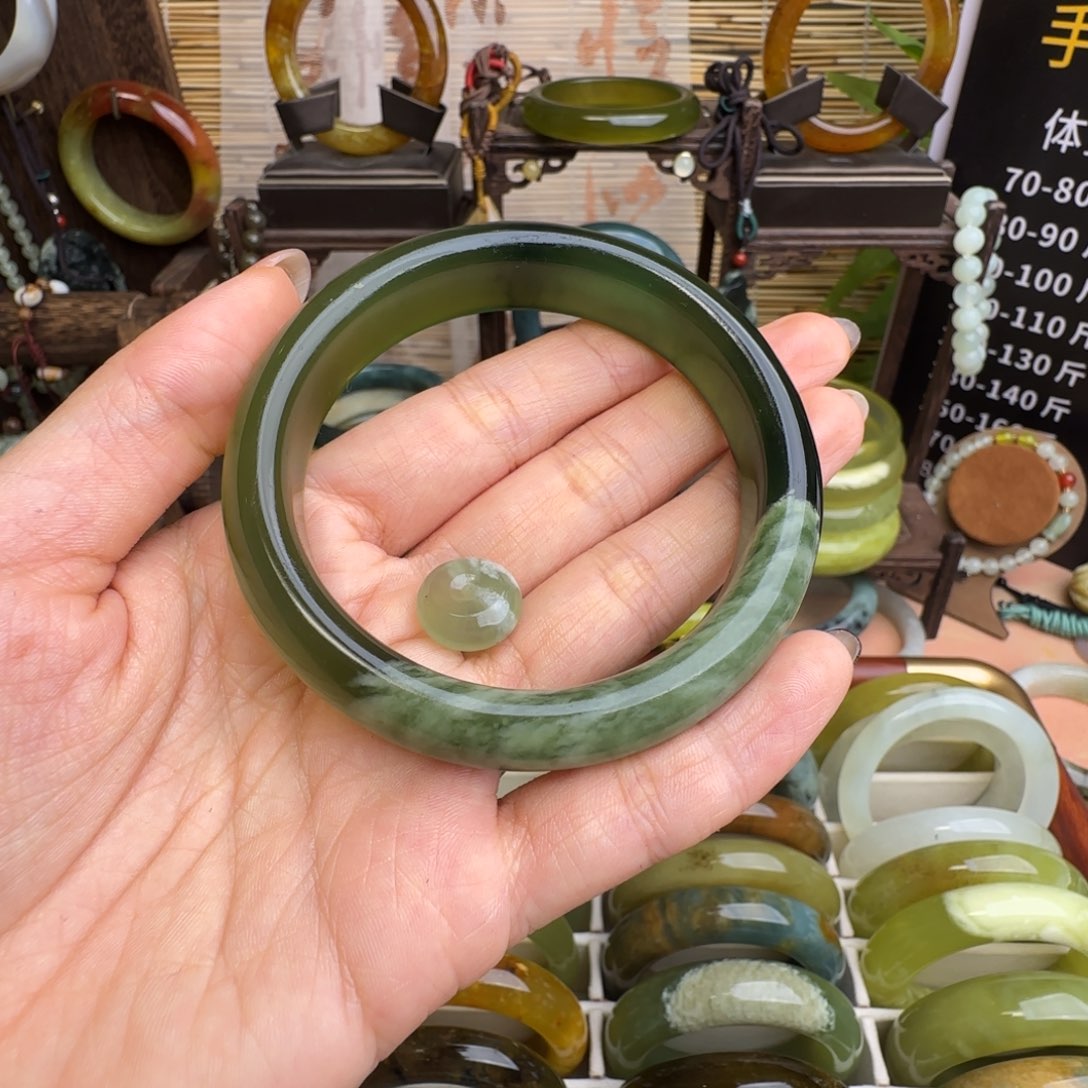 清***·蛇纹石玉未镶嵌手镯