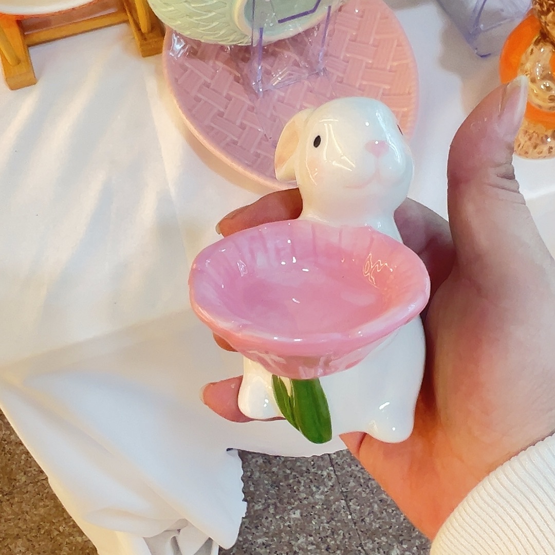 陶其他兔子蛋托。。。。。