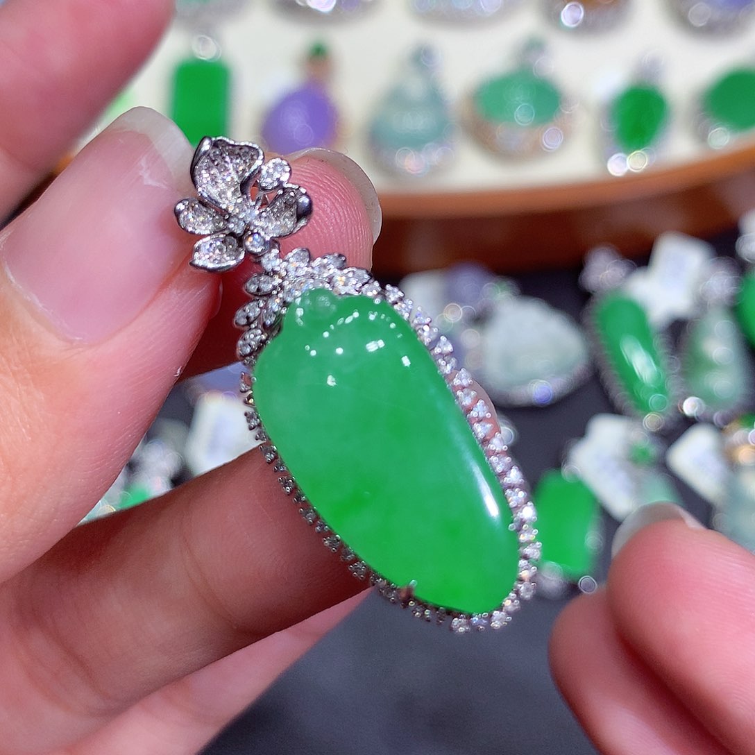 翡翠吊坠(不含链)18K金镶嵌