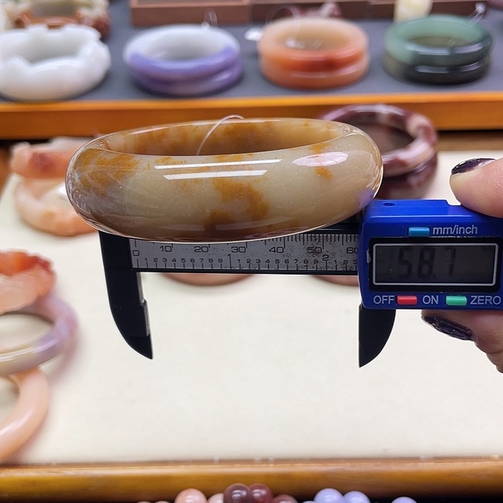 未镶嵌手镯石英质玉