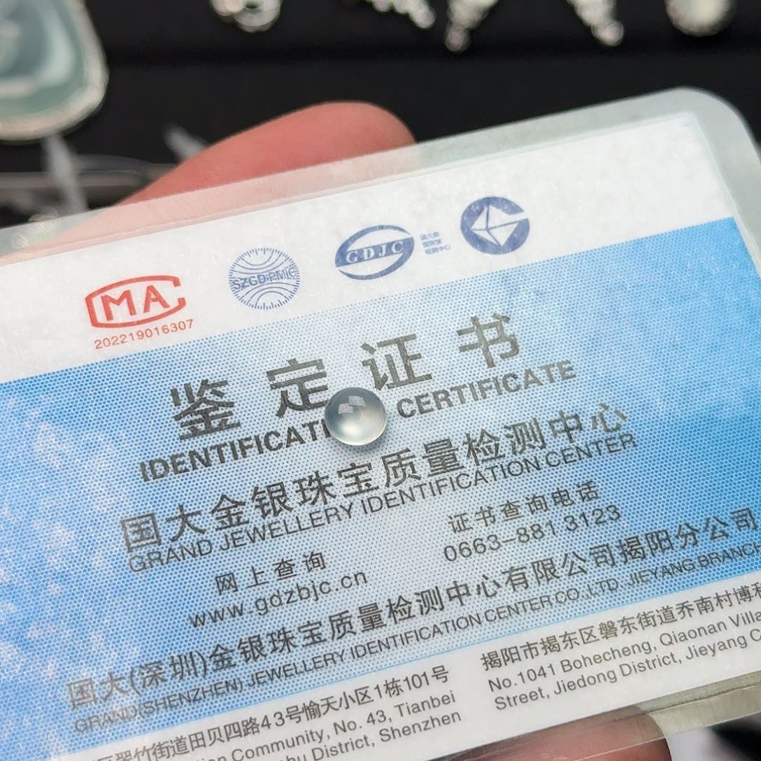 翡翠未镶嵌颈饰卡6冰种蛋面