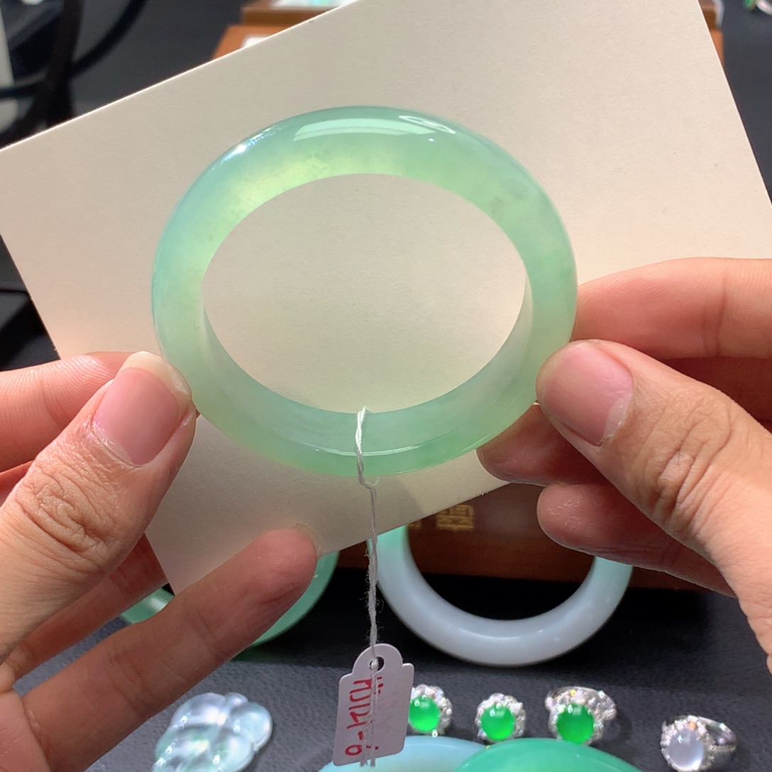 翡翠未镶嵌手镯正圈